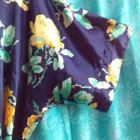 Short robe - Picture 3 of 3